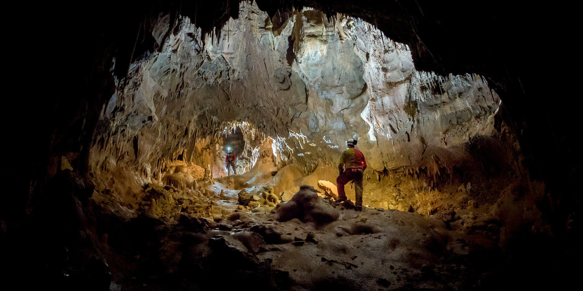 Caves_for_space_exploration_pillars